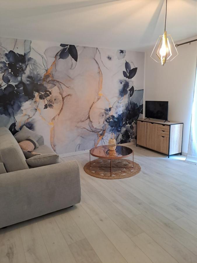 T2 A 2min Du Centre +parking Appartement