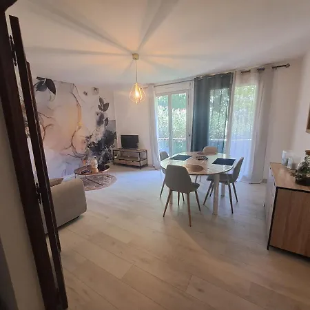 Appartement T2 A 2Min Du Centre +Parking à LʼIsle-sur-la-Sorgue Extérieur photo