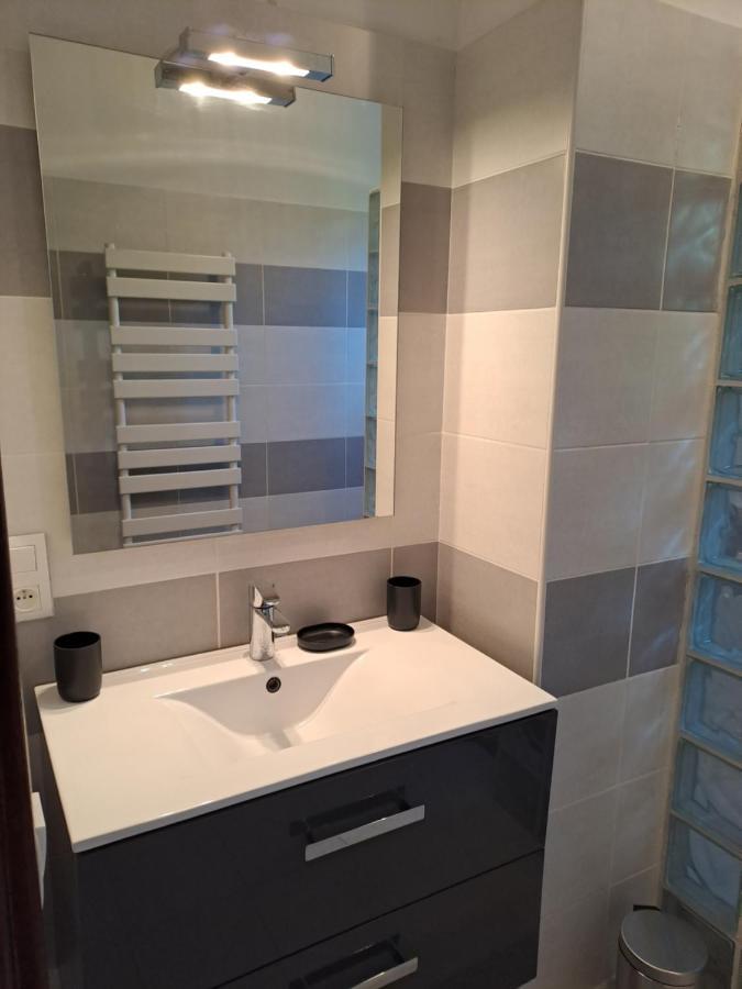 T2 A 2min Du Centre +parking Appartement