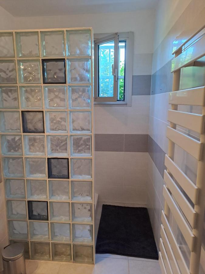 T2 A 2min Du Centre +parking Appartement